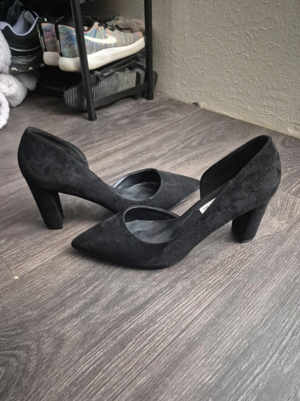 Classic Black Suede Pointed-Toe Mid Heel Pumps